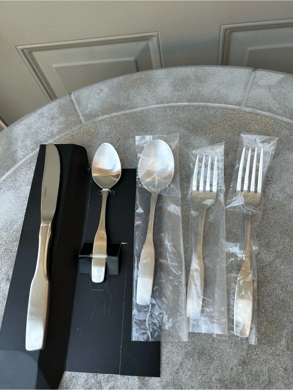 Oneida Paul Revere 5-Piece Place Setting 18/8 Stainless Steel Cutlery Set